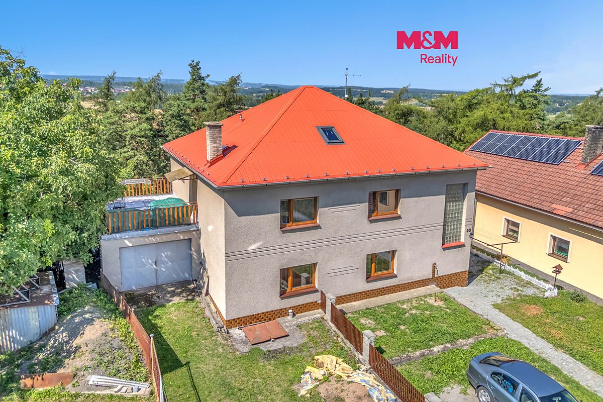 Prodej rodinného domu 215 m², pozemek 679 m²